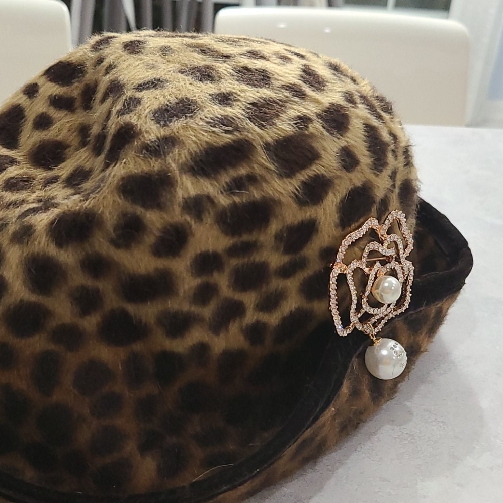 Ladies hat - Picture 6 of 7
